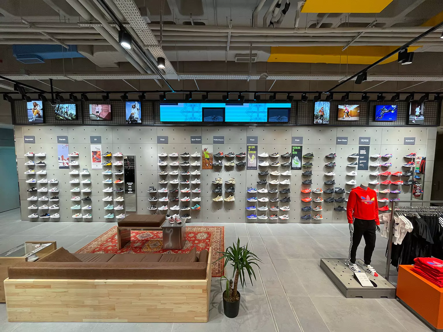 Adidas İzmir İstinyepark Store